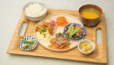 ランチメニューご注文で対象ドリンク1杯無料サービス!